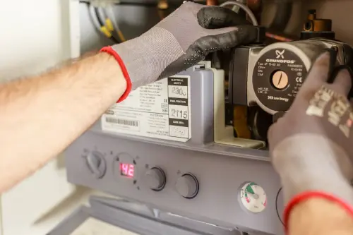 Caldaia a condensazione: vantaggi, costi di installazione e quando cambiarla