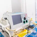 Termoli, donato un defibrillatore al Centro Anziani di Difesa Grande: gesto di solidarietà della famiglia Atterrato